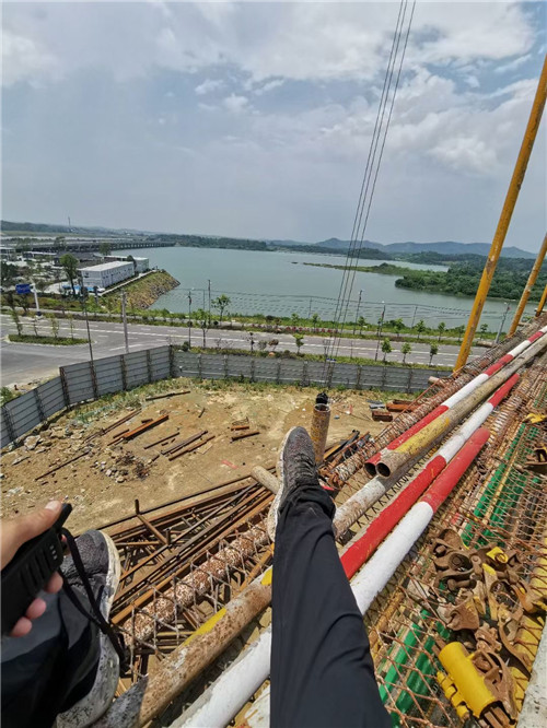 奉新县作业中发生设备损坏或人员意外，责任怎么划分？